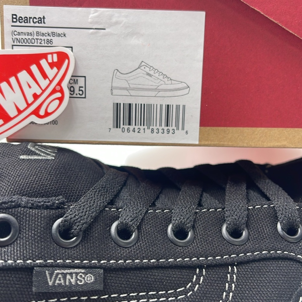 Vans Men’s Bearcat (Canvas) Black/Black
VN000DT2186
Sneakers - Picture 16 of 16